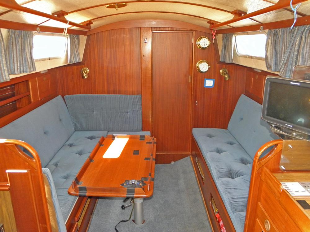 Saloon, Accommodation